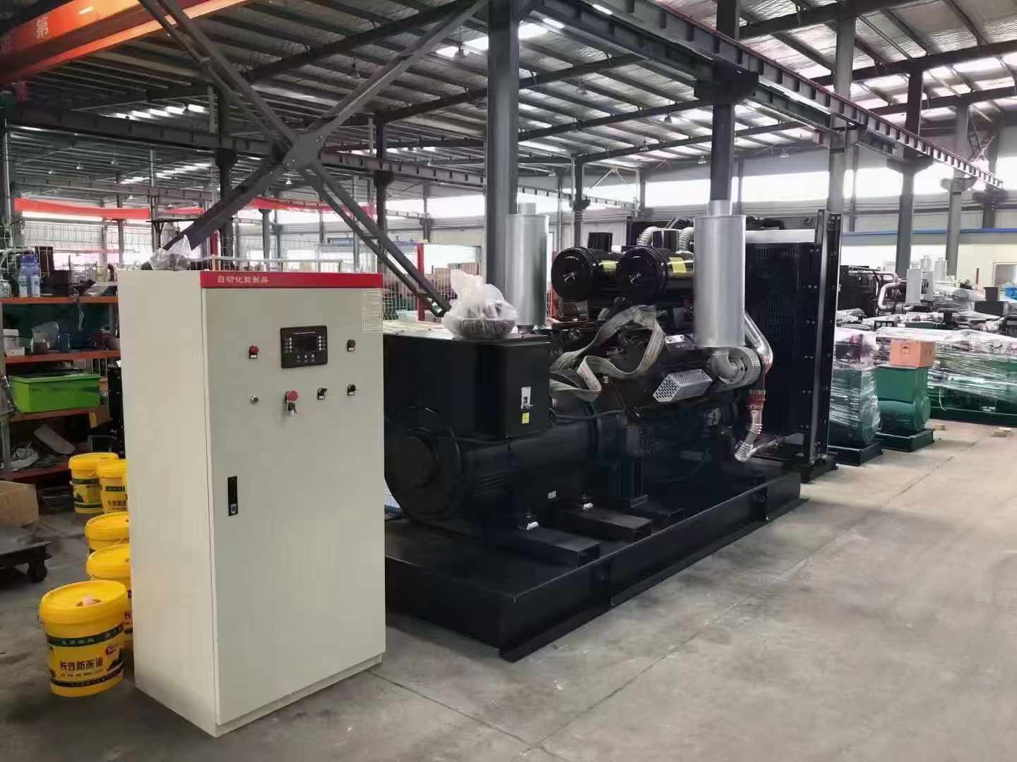 彭山柴油发电机运行时的噪音和振动水平如何？