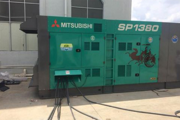 彭山为什么有些柴油发电机组的输出电压可以调节？