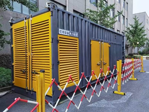 彭山如何使用转速表检查发动机的转速？