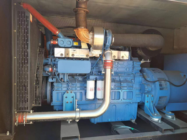 彭山燃油消耗率与进气温度的具体关系是什么？