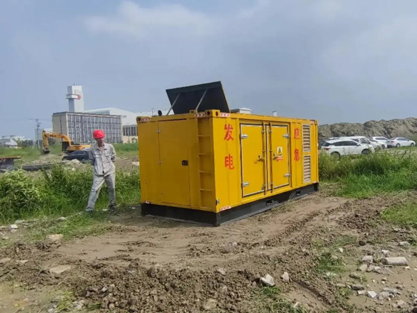 彭山200KW柴油发电机机组每小时的油耗量受哪些因素影响？