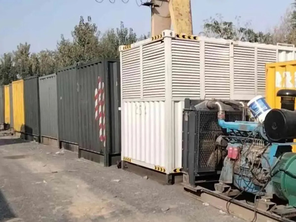 彭山200KW柴油发电机机组每小时油耗是多少？