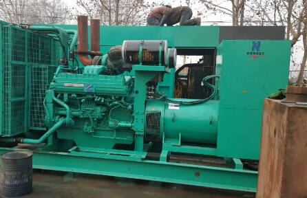 彭山发电机组如何判断水冷式机油散热器内部是否需要清洗？